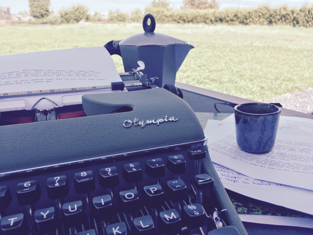 Schrijfsels, schrijven, typmachine, traag schrijven